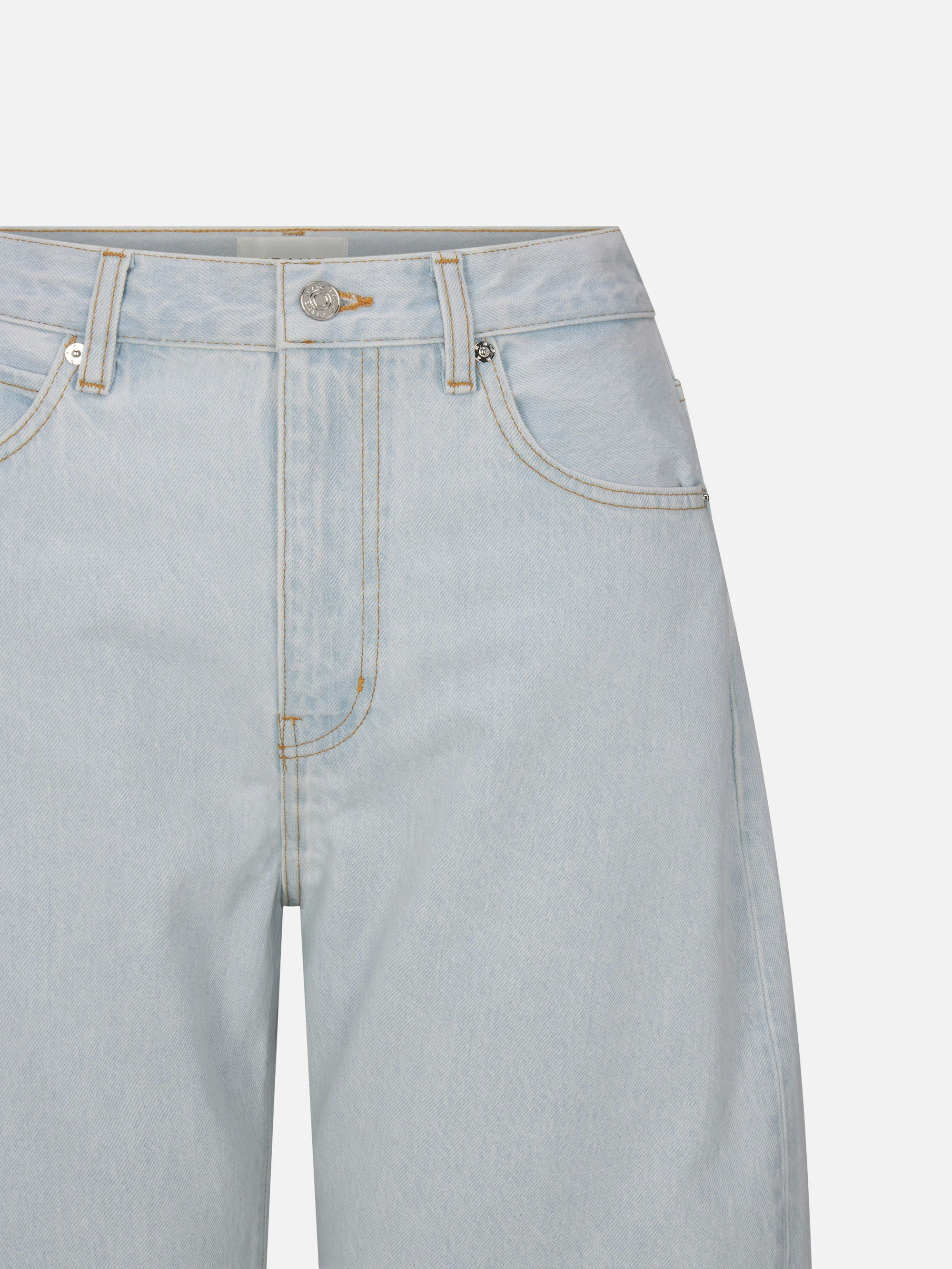 jeans front detail image alt:fit1